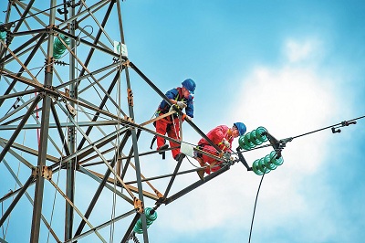“黎明牌”配網帶電作業機器人在津發布