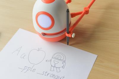麥芽糖親子智能機器人，讓孩子愛上學習