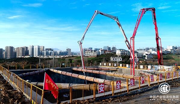 全國RPC球鉸最大噸位轉體橋下承臺澆筑成功