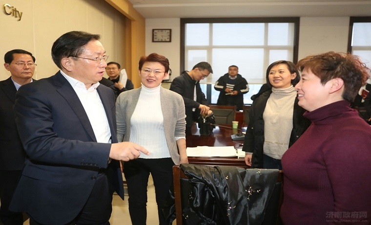 王忠林調度疫情防控工作看望慰問一線醫護人員