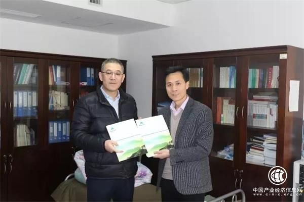 泰山保險贈送我省赴湖北醫療隊2.09億元的保險保障