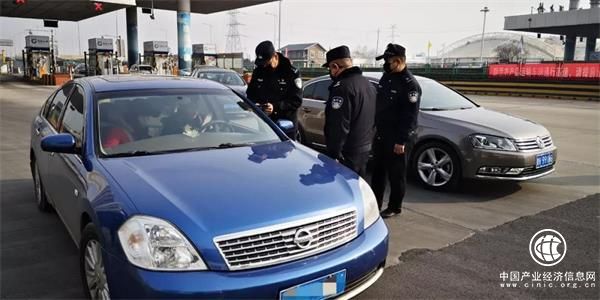 讓黨旗高高飄揚 市北公安民警奮戰防疫一線勇當先鋒