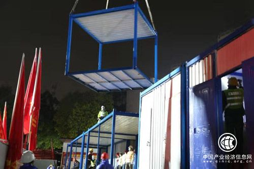 直擊現場，廣西版“小湯山”醫院完成最后一個集裝箱吊裝