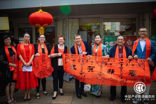 新西蘭民眾在“歡樂春節”聯歡會為中國抗擊疫情祈福