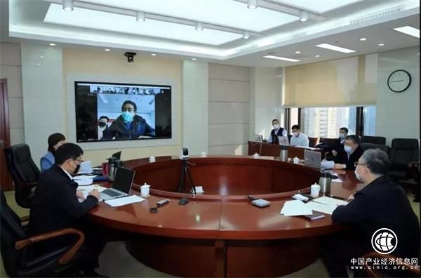 “屏對屏”簽下百億大單！企業家與青島投“關鍵一票”！