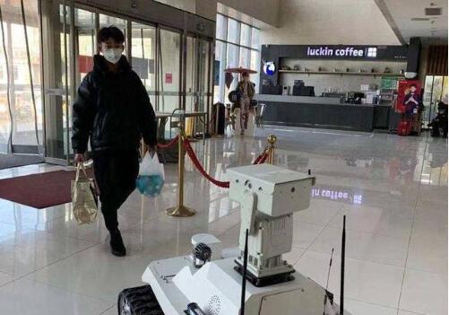 防疫機器人守大門！濟南高新區企業復工，園區疫情防控有神器