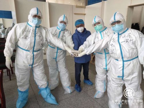 臨沂援鄂醫療隊傳來漢陽方艙醫院入艙消息！目前共有4名臨沂醫務人員入艙