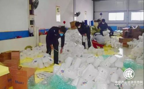 戰疫曝光臺丨兩男子制售偽劣消毒液3500箱賺取“黑心錢”！莒南警方端掉一偽劣產品制售窩點