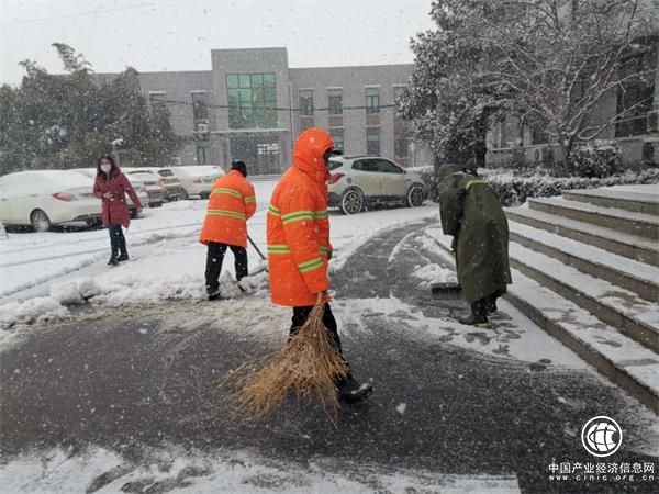 平度：風雪中 志愿者在堅守
