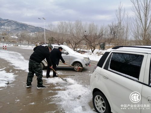 堅守！黨員干部帶頭戰“疫”除雪
