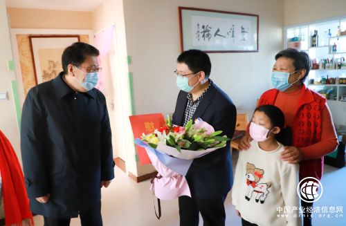 快訊！王玉君走訪慰問援助湖北醫務人員家屬