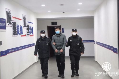 戰疫曝光臺丨太囂張！疫情期間，臨沂一醉酒男毆打防疫人員被警方依法處理