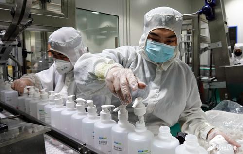 中小酒企“轉業”生產酒精制品