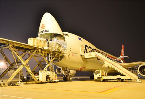 河南：保物資運輸促復工復產?“空中絲路”持續“在線”