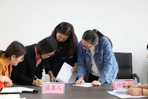 石紹華、王坤榮獲“市直巾幗建功標兵”榮譽稱號