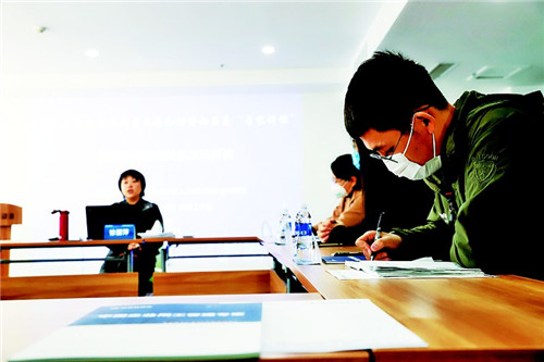 青島西海岸新區人社局：舉辦“專家講壇”為勞資和諧支招