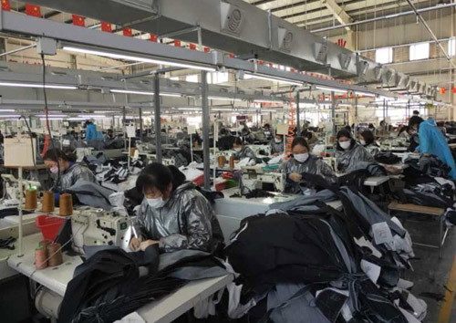 河南省方城縣萬余名返鄉人員在家門口就業