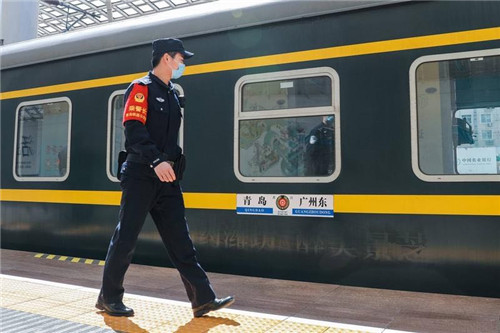 時隔65天，首趟青島始發列車抵達武漢！