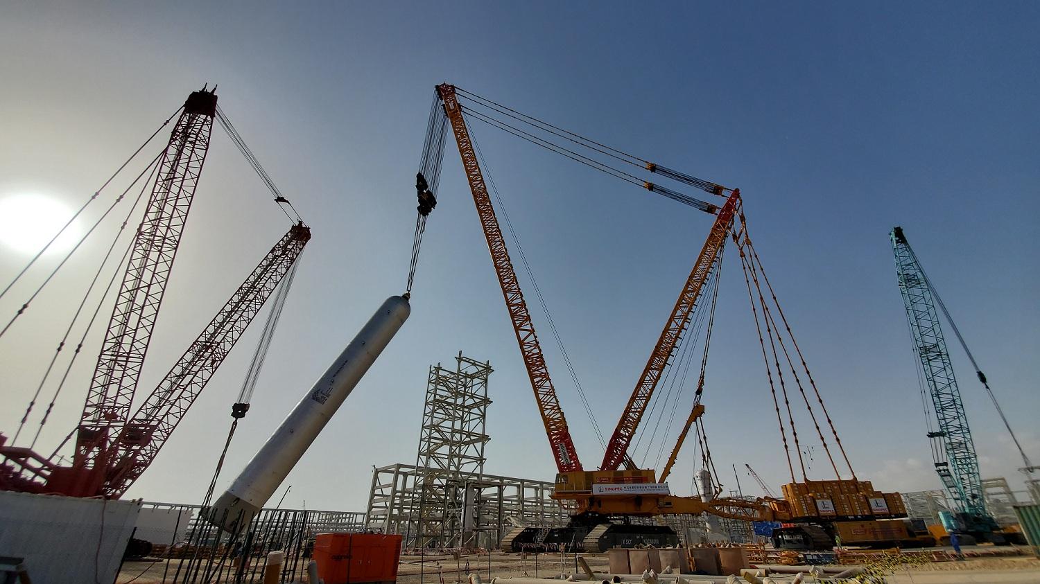 中石化4000噸級履帶吊亮相阿曼 圓滿完成首吊任務