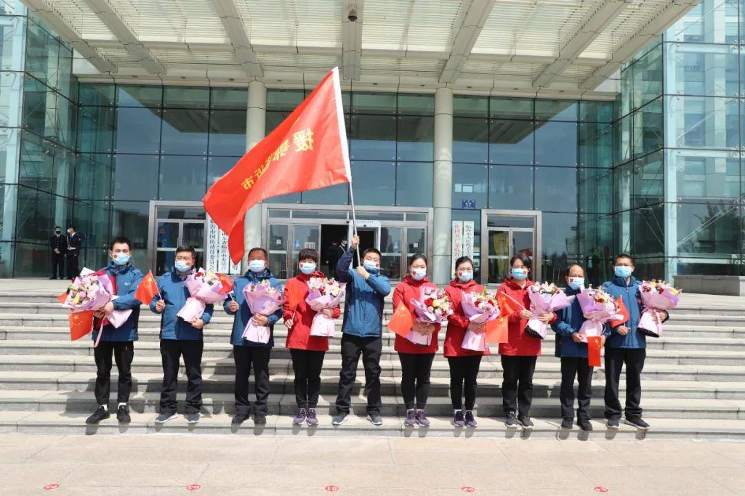 警車開道，鐵騎護衛！“最高禮遇”迎接最美逆行者歸來！