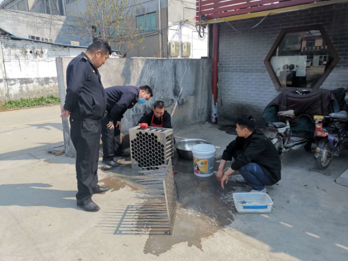 向餐飲油煙再“亮劍”，臨沂城管守衛“西城藍”