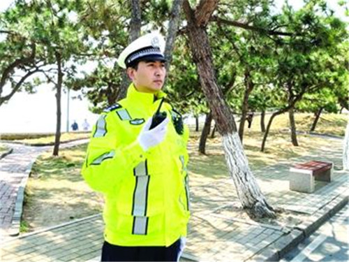 一線交警見證島城交通文明進步