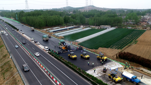 攻堅大干！京滬高速改擴建進入瀝青路面施工階段