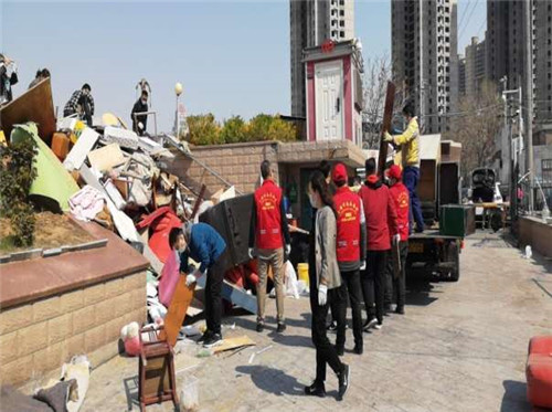 青島市城市管理局等部門組織開展“潔凈家園”集中整治行動