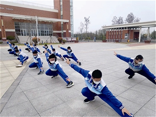 青島十九中高三學子習武減壓