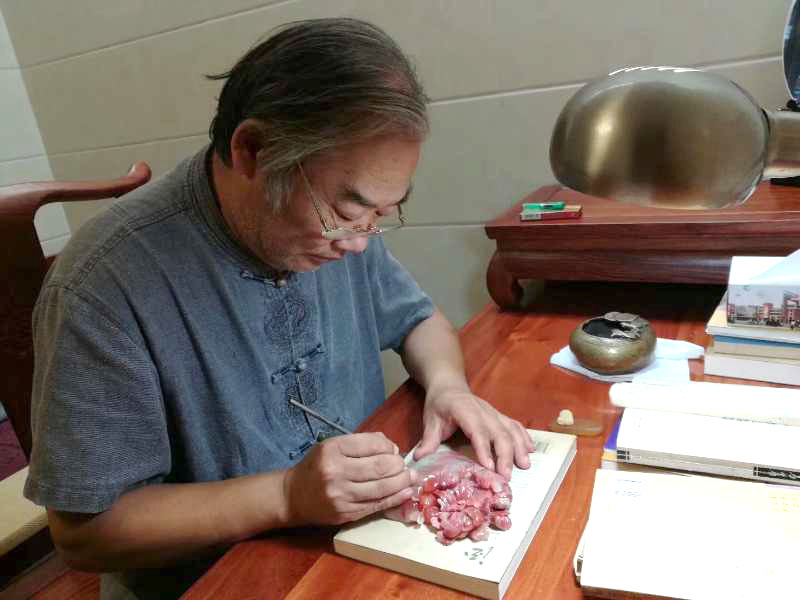 微刻大師張翼：專注毫厘 成就刀尖藝術