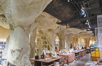 開展多元化經營 上線混合型業態 實體書店里不只有圖書