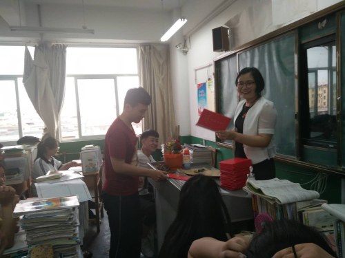 臨沂七中政治教師陳彩霞：愛的教育，桃李滿園