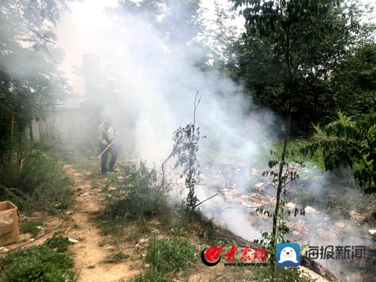 樹林里焚燒垃圾濃煙滾滾 菏澤交警變身“消防員”及時撲救