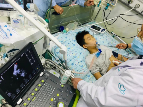 獨自在家突患爆發性心肌炎 ECMO成功挽救12歲男孩生命