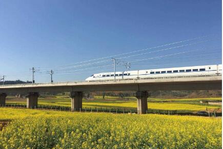 云南進入“高鐵時代”近四年 動車發送旅客人次破億