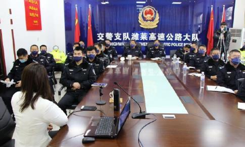 重視交警“心”問題，青島交警邀請心理專家給警員上減壓課