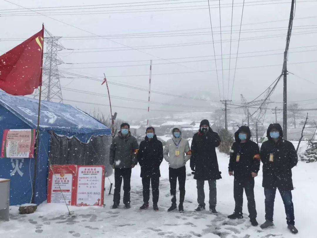 青島市李滄區人社局：黨徽當盾牌 為群眾筑牢安全防線