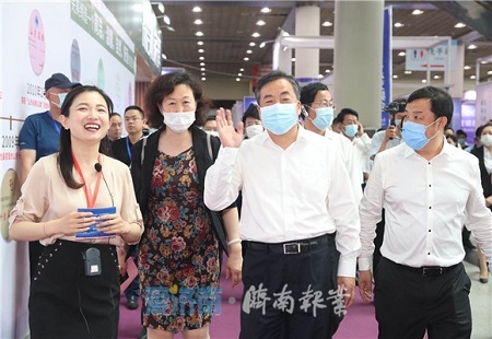 2020首屆濟南電商直播節暨濟南地產品展示交易會啟動 孫立成出席并巡館