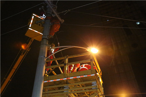 合中山路天橋改造  青島“最老”電車電纜入地  