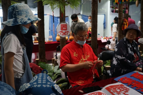 臨沂首屆非遺購物節啟動 發10萬惠民季定向消費券