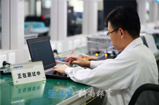 走進浪潮集團 看科技創新“十二時辰”
