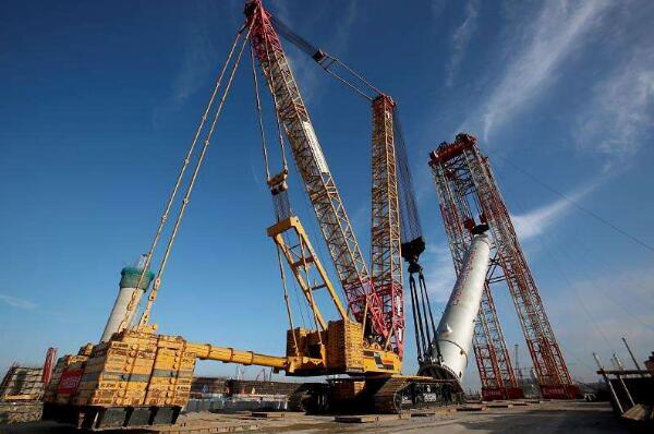 中國石化刷新國內最重單臺設備整體吊裝紀錄