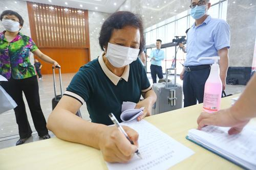 聚焦臨沂兩會| 政協委員報到首日提交提案453份