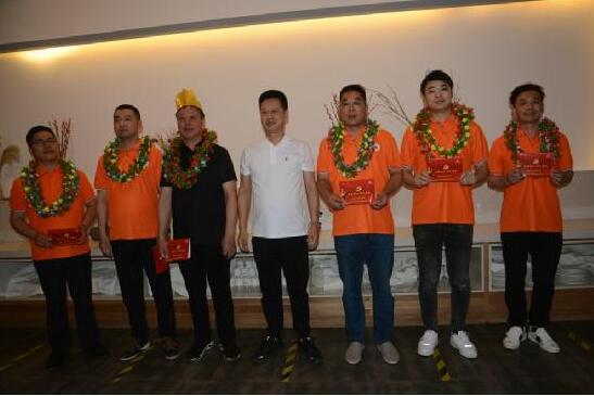 深化傳統教育 強化使命擔當——鄭州市溫州商會為新老黨員過政治生日
