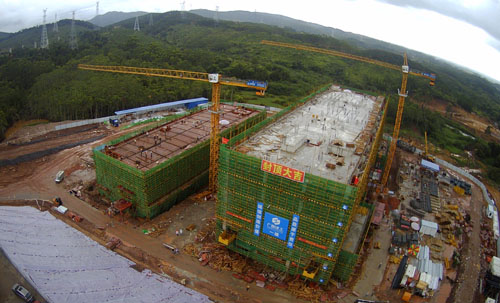 廣西建工一建直屬分公司東興市人民醫院整體搬遷（一期）工程住院樓主體順利封頂