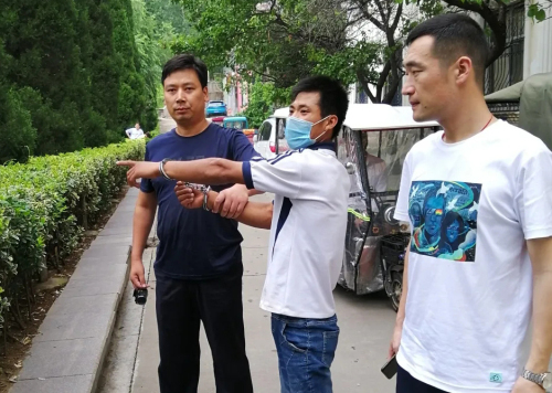 假釋出獄后，他又連續兩次作案