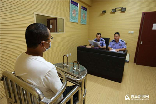 網購假警服、警械和證件 男子冒充警察詐騙40余萬