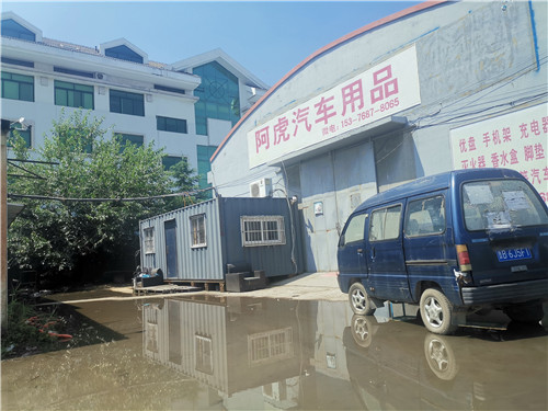 葛洲壩集團道路施工挖斷自來水管 正與沿街被淹商鋪協商賠償事宜