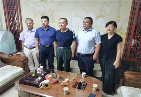 傾情雙擁致敬英雄 ———山東億泰建材集團慰問退役軍人側記