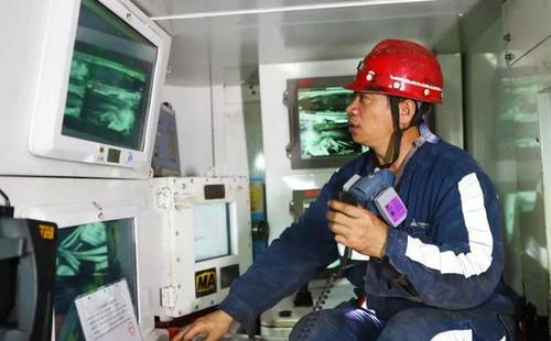 國內首套等高式采煤工作面實現無人開采